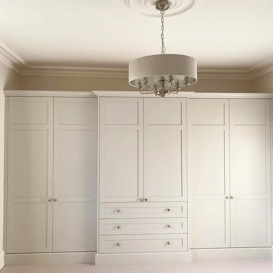 The walk-in dressing room, detail