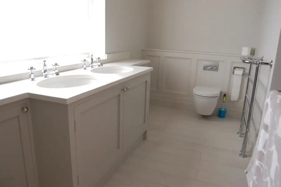 The classic vanity, detail